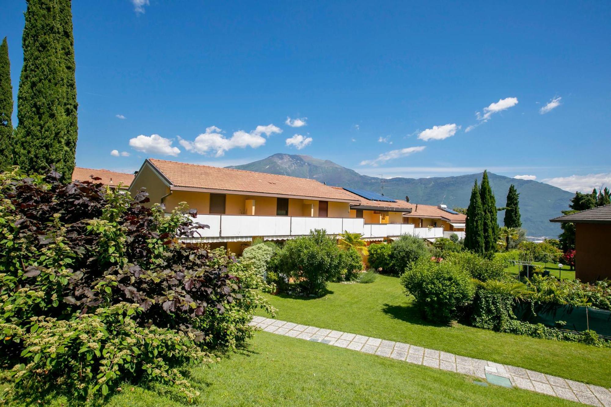 Residence Christina Due Laghi - Happy Rentals テンノ エクステリア 写真