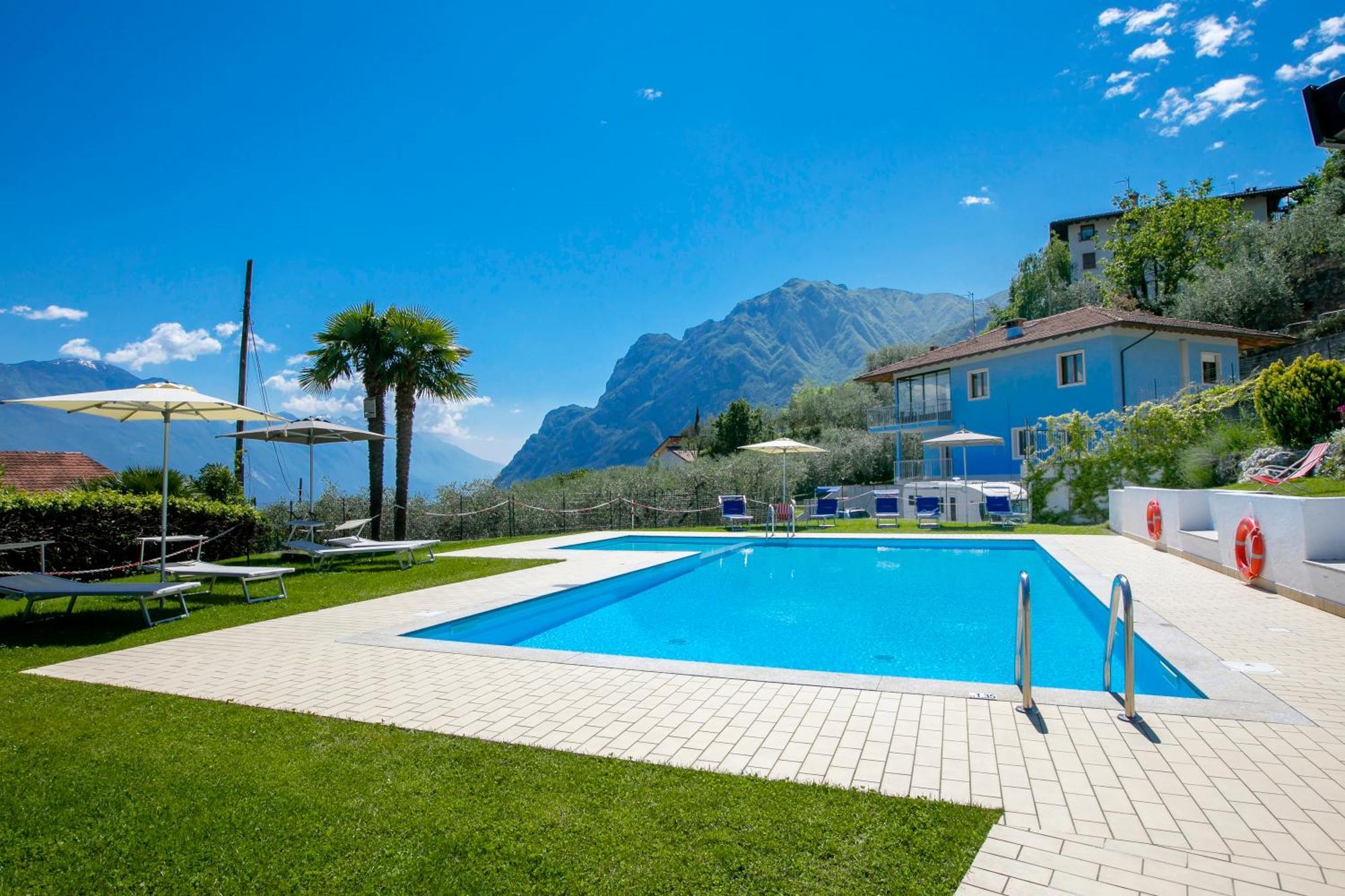 Residence Christina Due Laghi - Happy Rentals テンノ エクステリア 写真