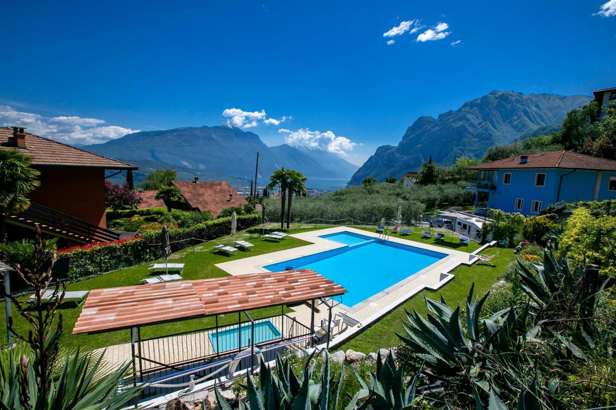 Residence Christina Due Laghi - Happy Rentals テンノ エクステリア 写真