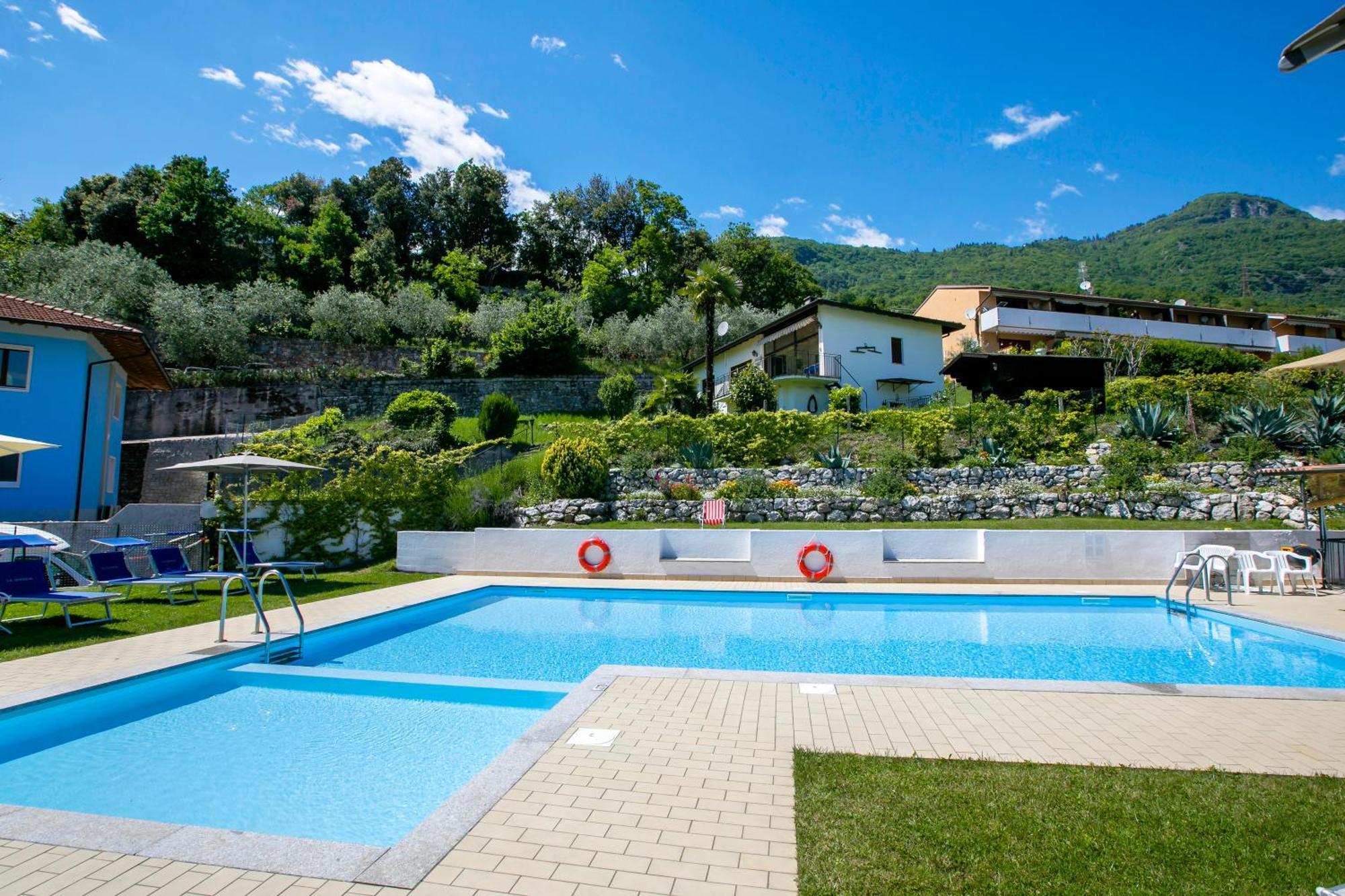 Residence Christina Due Laghi - Happy Rentals テンノ エクステリア 写真